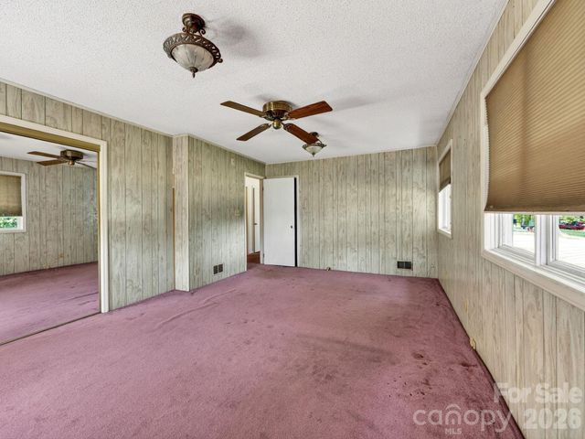 1064 Knollwood Road, Boiling Springs, SC 29316
