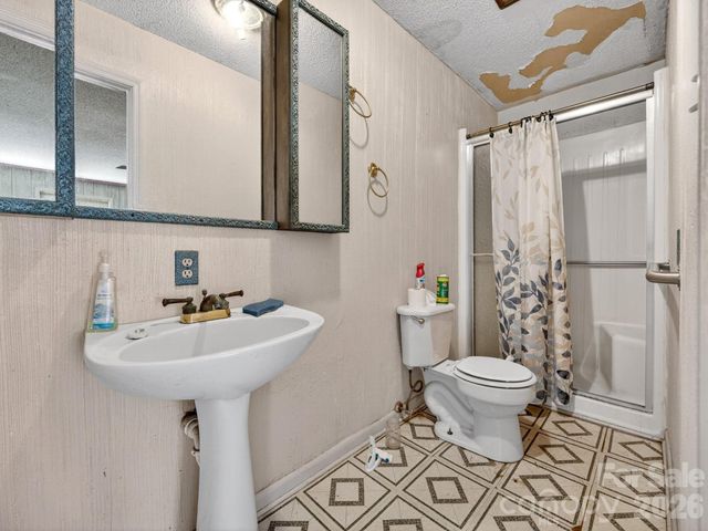 1064 Knollwood Road, Boiling Springs, SC 29316