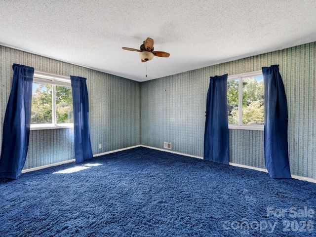 1064 Knollwood Road, Boiling Springs, SC 29316