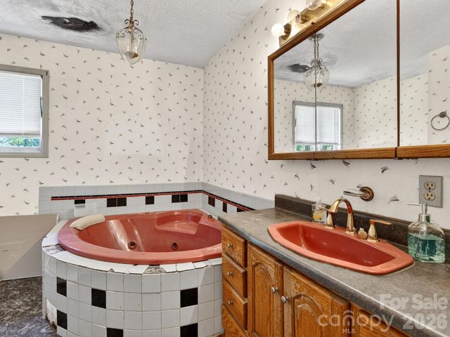1064 Knollwood Road, Boiling Springs, SC 29316