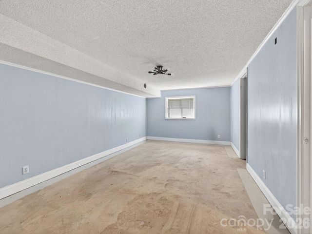 1064 Knollwood Road, Boiling Springs, SC 29316