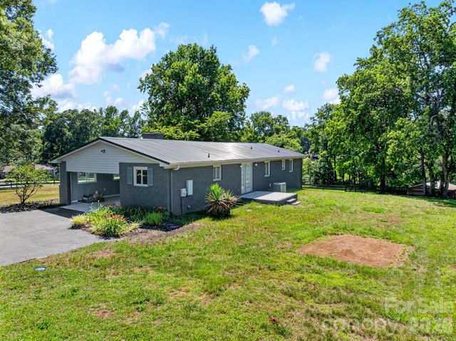 1064 Knollwood Road, Boiling Springs, SC 29316