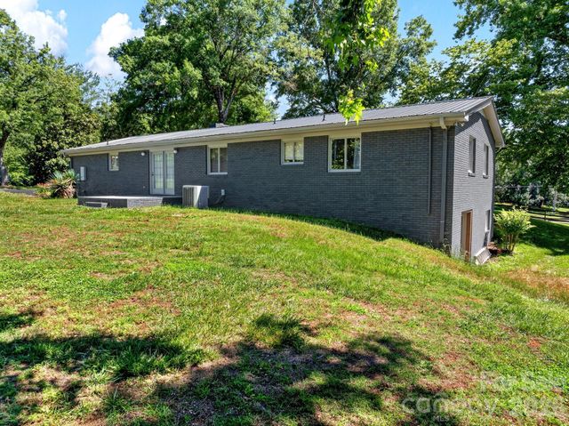 1064 Knollwood Road, Boiling Springs, SC 29316