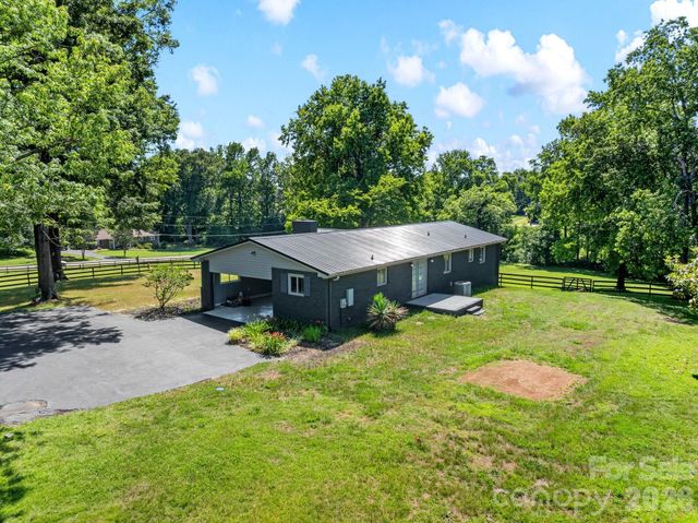 1064 Knollwood Road, Boiling Springs, SC 29316