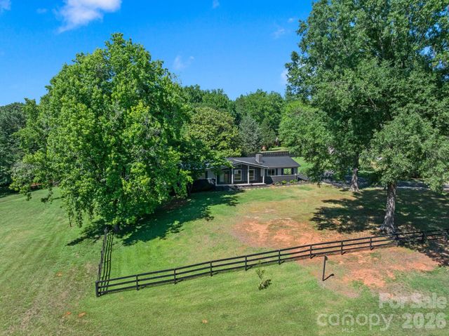 1064 Knollwood Road, Boiling Springs, SC 29316