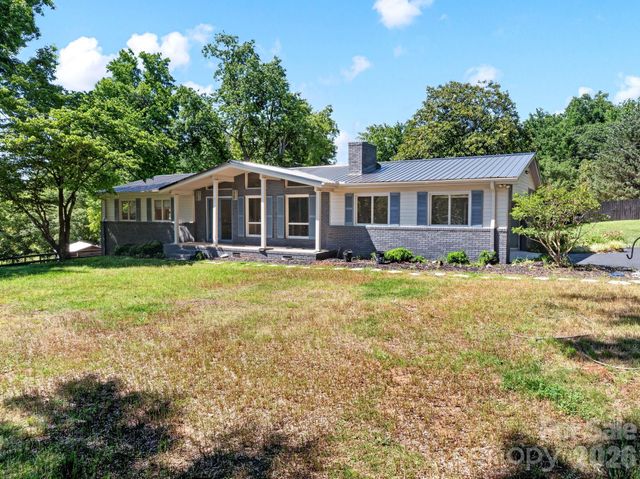 1064 Knollwood Road, Boiling Springs, SC 29316