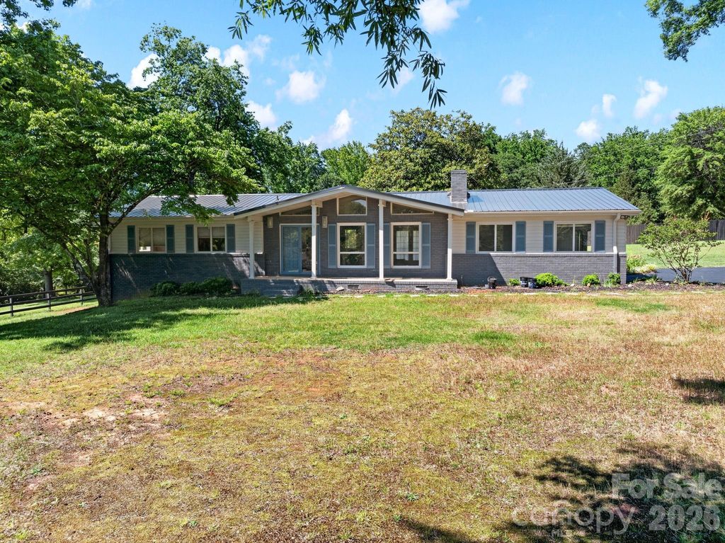 1064 Knollwood Road, Boiling Springs, SC 29316