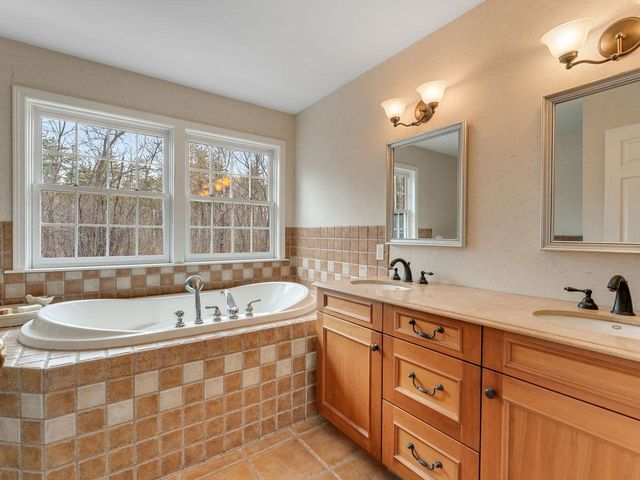 183 Stonegate Lane, Shelburne, VT 05482