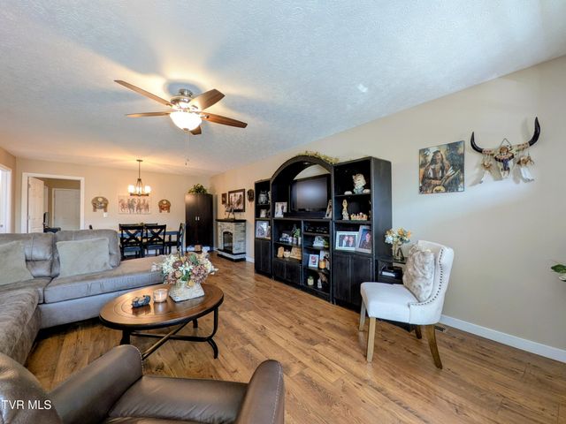 1028 Park Blvd Circle, Rogersville, TN 37857
