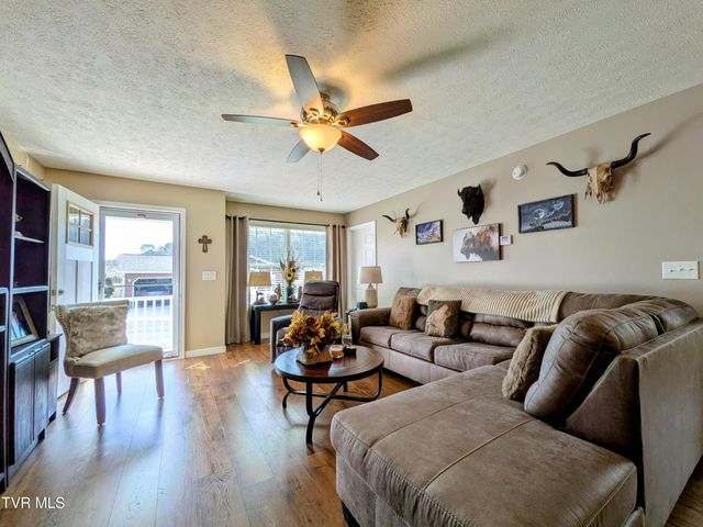 1028 Park Blvd Circle, Rogersville, TN 37857