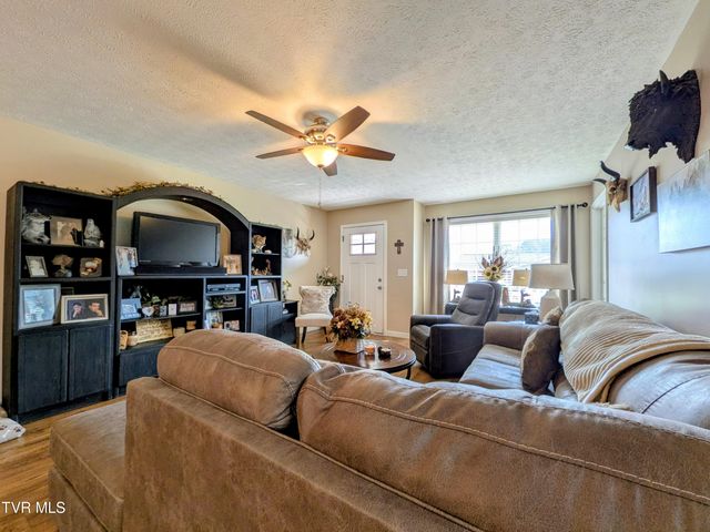 1028 Park Blvd Circle, Rogersville, TN 37857