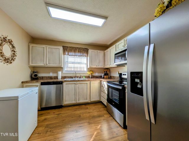 1028 Park Blvd Circle, Rogersville, TN 37857