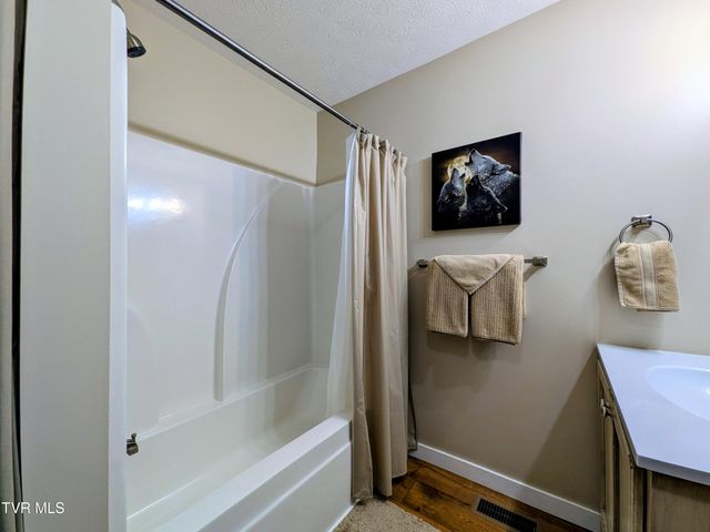 1028 Park Blvd Circle, Rogersville, TN 37857