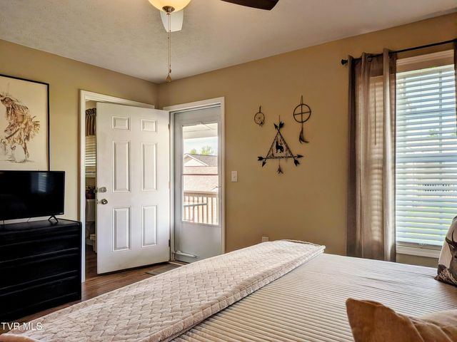 1028 Park Blvd Circle, Rogersville, TN 37857