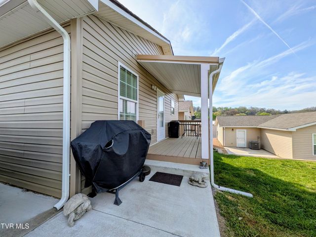 1028 Park Blvd Circle, Rogersville, TN 37857