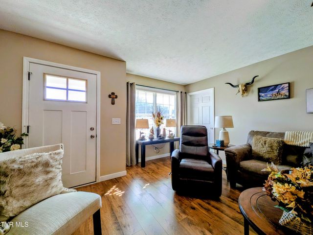 1028 Park Blvd Circle, Rogersville, TN 37857