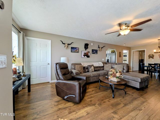 1028 Park Blvd Circle, Rogersville, TN 37857