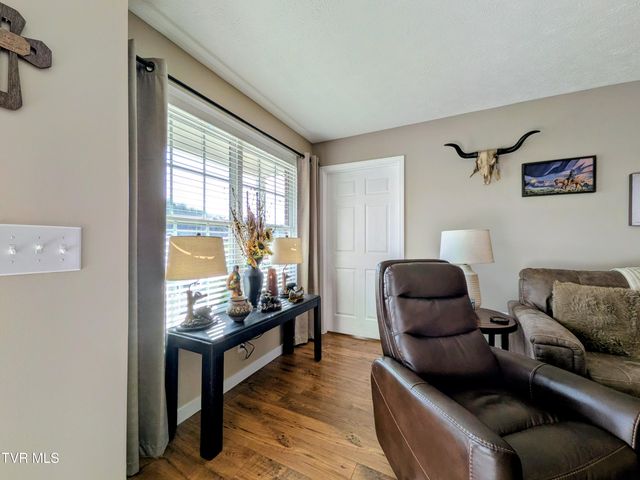 1028 Park Blvd Circle, Rogersville, TN 37857