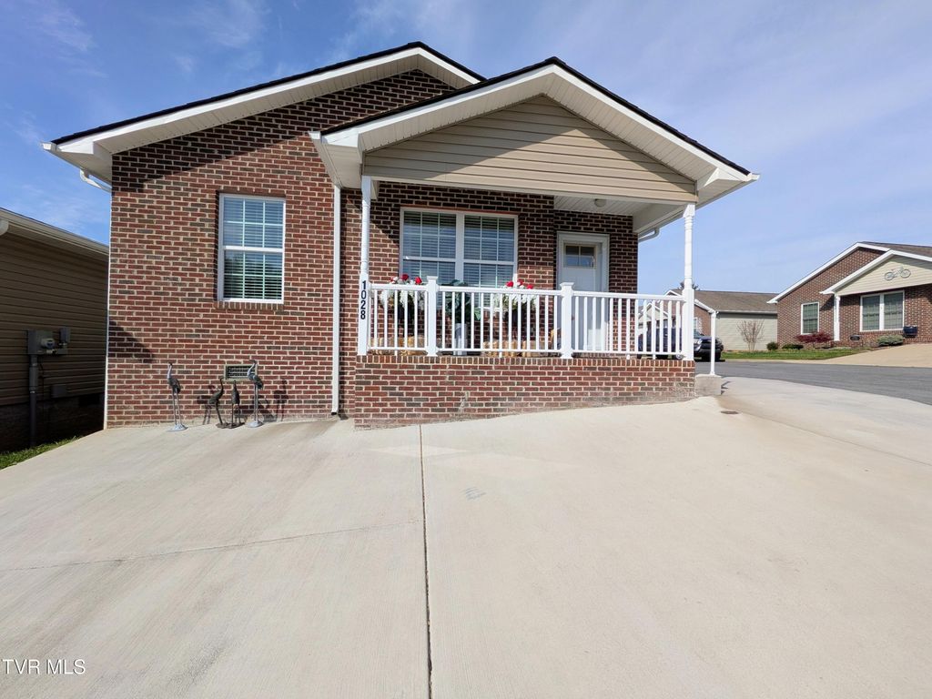1028 Park Blvd Circle, Rogersville, TN 37857