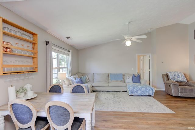 9940 Chatteris Road, Evansville, IN 47725