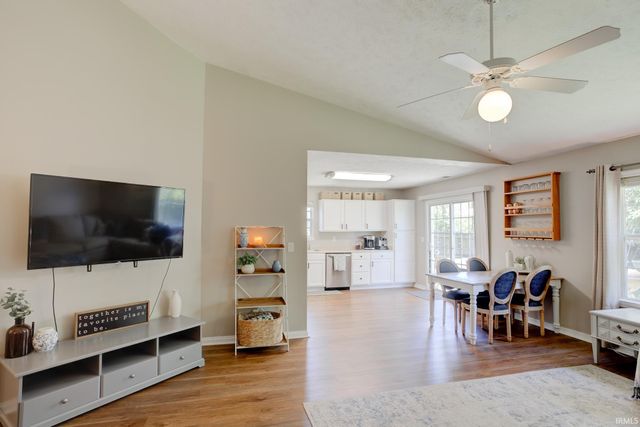 9940 Chatteris Road, Evansville, IN 47725