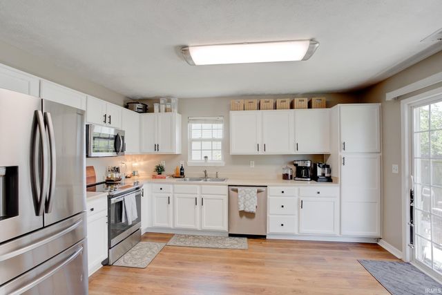 9940 Chatteris Road, Evansville, IN 47725