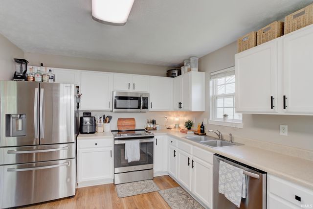 9940 Chatteris Road, Evansville, IN 47725