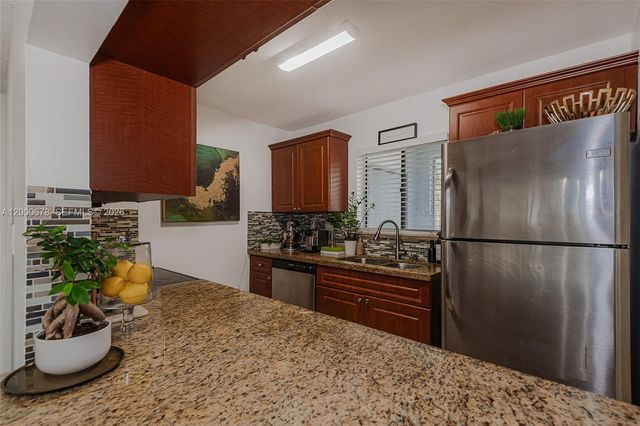 159 Lakeview Dr 102, Weston, FL 33326