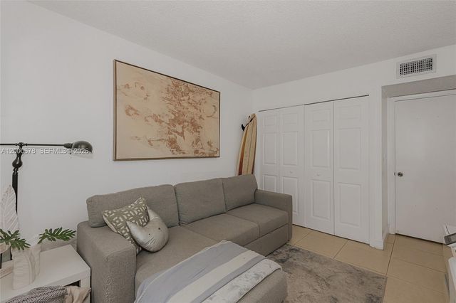 159 Lakeview Dr 102, Weston, FL 33326