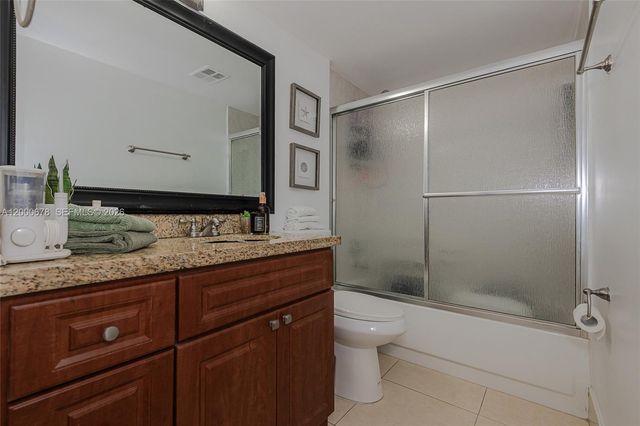 159 Lakeview Dr 102, Weston, FL 33326