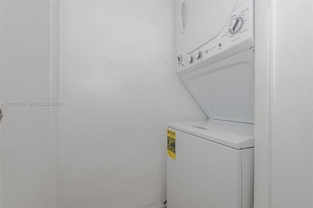 159 Lakeview Dr 102, Weston, FL 33326