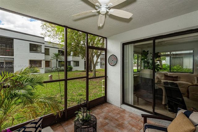 159 Lakeview Dr 102, Weston, FL 33326