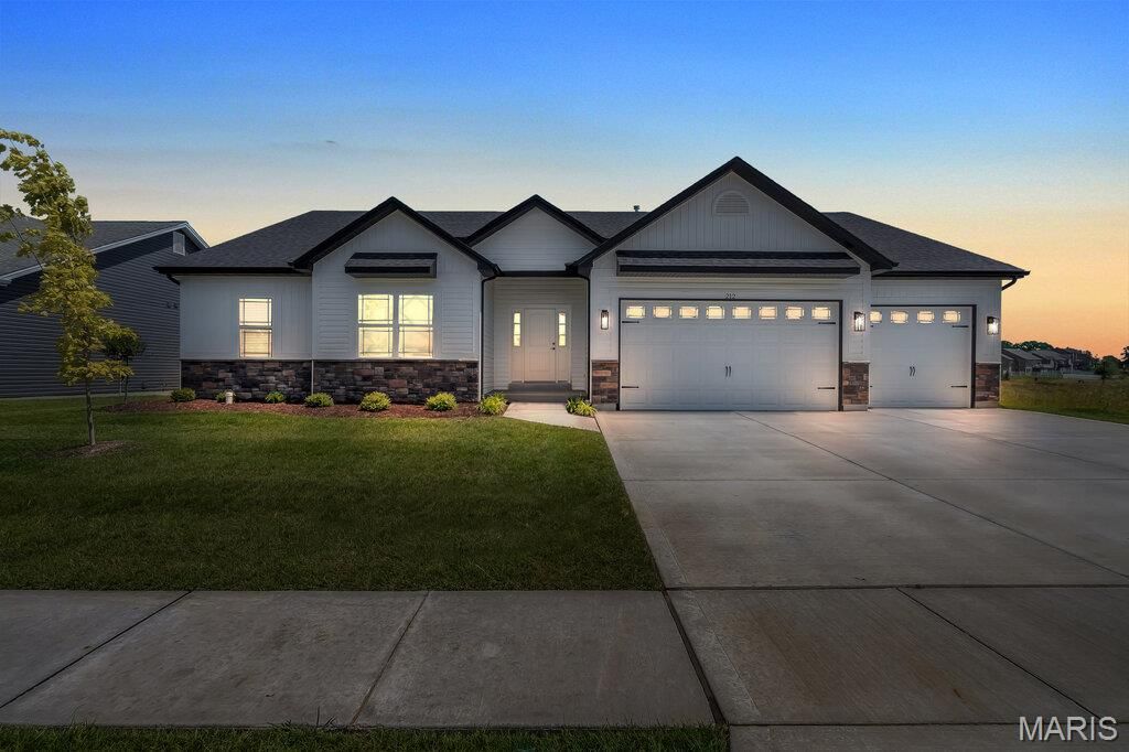 212 woodhurst, Wentzville, MO 63385