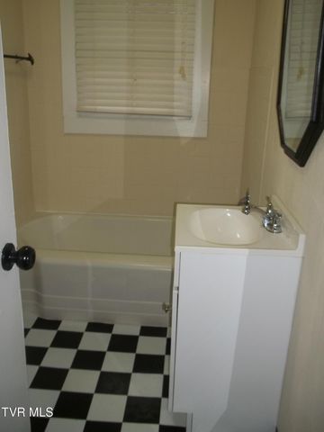 413 Mimosa Street, Mount Carmel, TN 37645