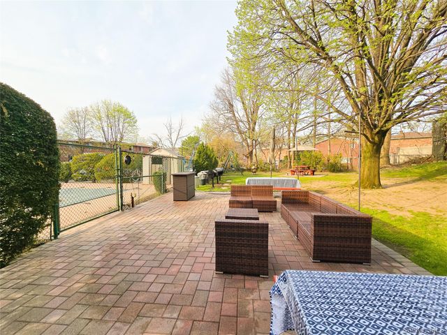 47-27 Little Neck Parkway L-2, Little Neck, NY 11362