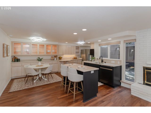 36 WESTBROOK Way, Eugene, OR 97405