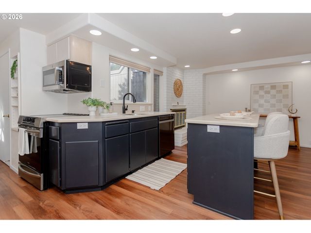 36 WESTBROOK Way, Eugene, OR 97405