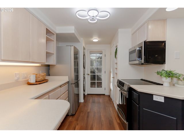 36 WESTBROOK Way, Eugene, OR 97405