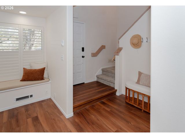 36 WESTBROOK Way, Eugene, OR 97405