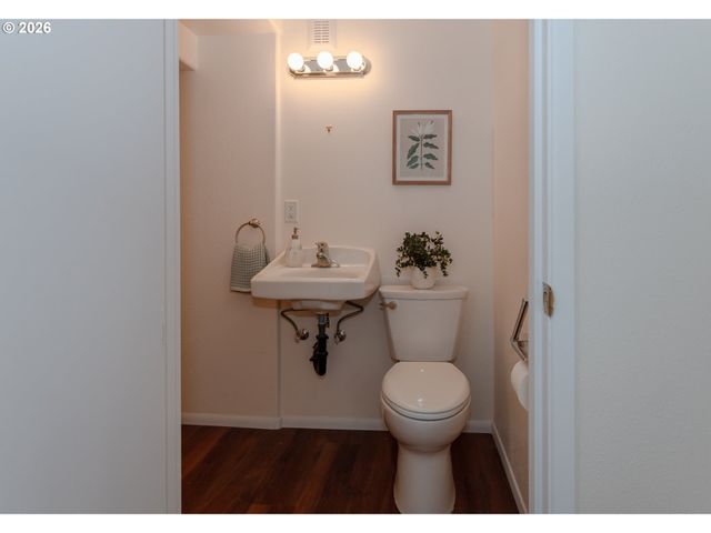 36 WESTBROOK Way, Eugene, OR 97405