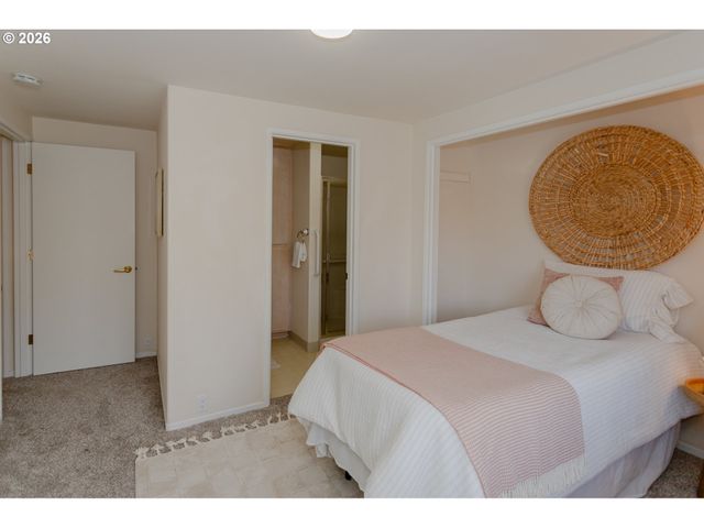 36 WESTBROOK Way, Eugene, OR 97405