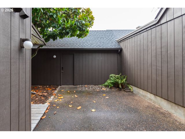 36 WESTBROOK Way, Eugene, OR 97405