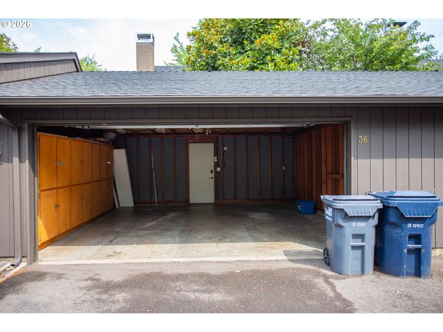 36 WESTBROOK Way, Eugene, OR 97405