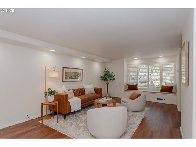 36 WESTBROOK Way, Eugene, OR 97405