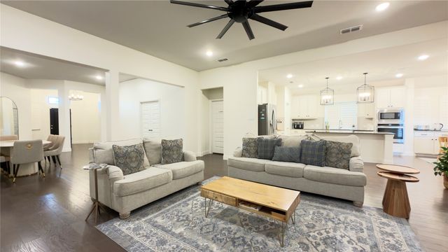 2215 Grassland Avenue, Melissa, TX 75454