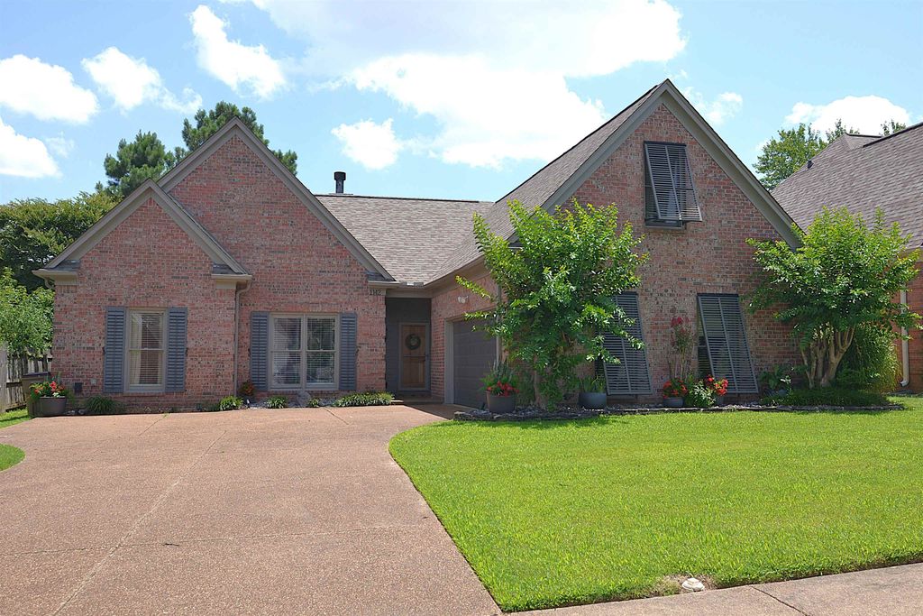 1142 CORDOVA CLUB DR, Cordova, TN 38018