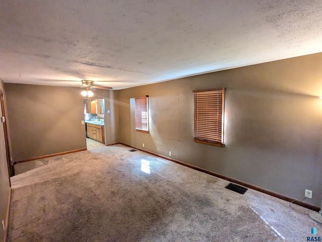 1202 N Prairie Ave Avenue, Sioux Falls, SD 57104
