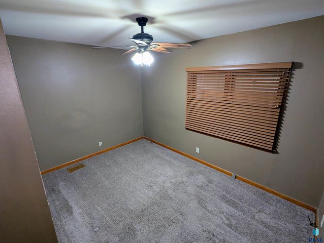 1202 N Prairie Ave Avenue, Sioux Falls, SD 57104