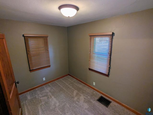 1202 N Prairie Ave Avenue, Sioux Falls, SD 57104