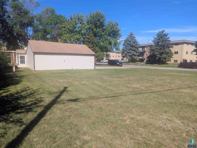 1202 N Prairie Ave Avenue, Sioux Falls, SD 57104